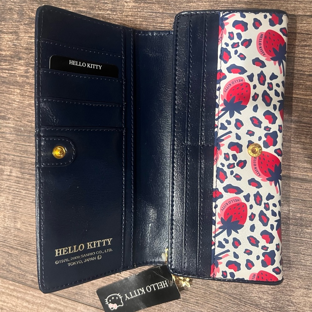 Hello Kitty Strawberry Pattern Wallet - Picture 3 of 5